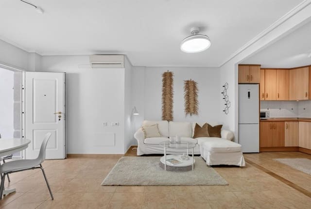 Chalet de 2 habitaciones en Aguas Nuevas, Torrevieja en venta con piscina - 219.000 € (Ref: 9866002)