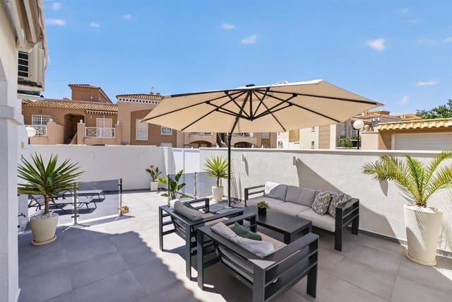 Chalet de 2 habitaciones en Aguas Nuevas, Torrevieja en venta con piscina - 219.000 € (Ref: 9866002)