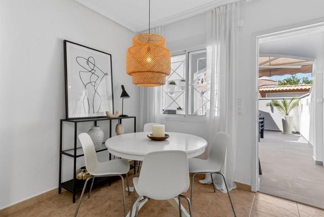 Chalet de 2 habitaciones en Aguas Nuevas, Torrevieja en venta con piscina - 219.000 € (Ref: 9866002)