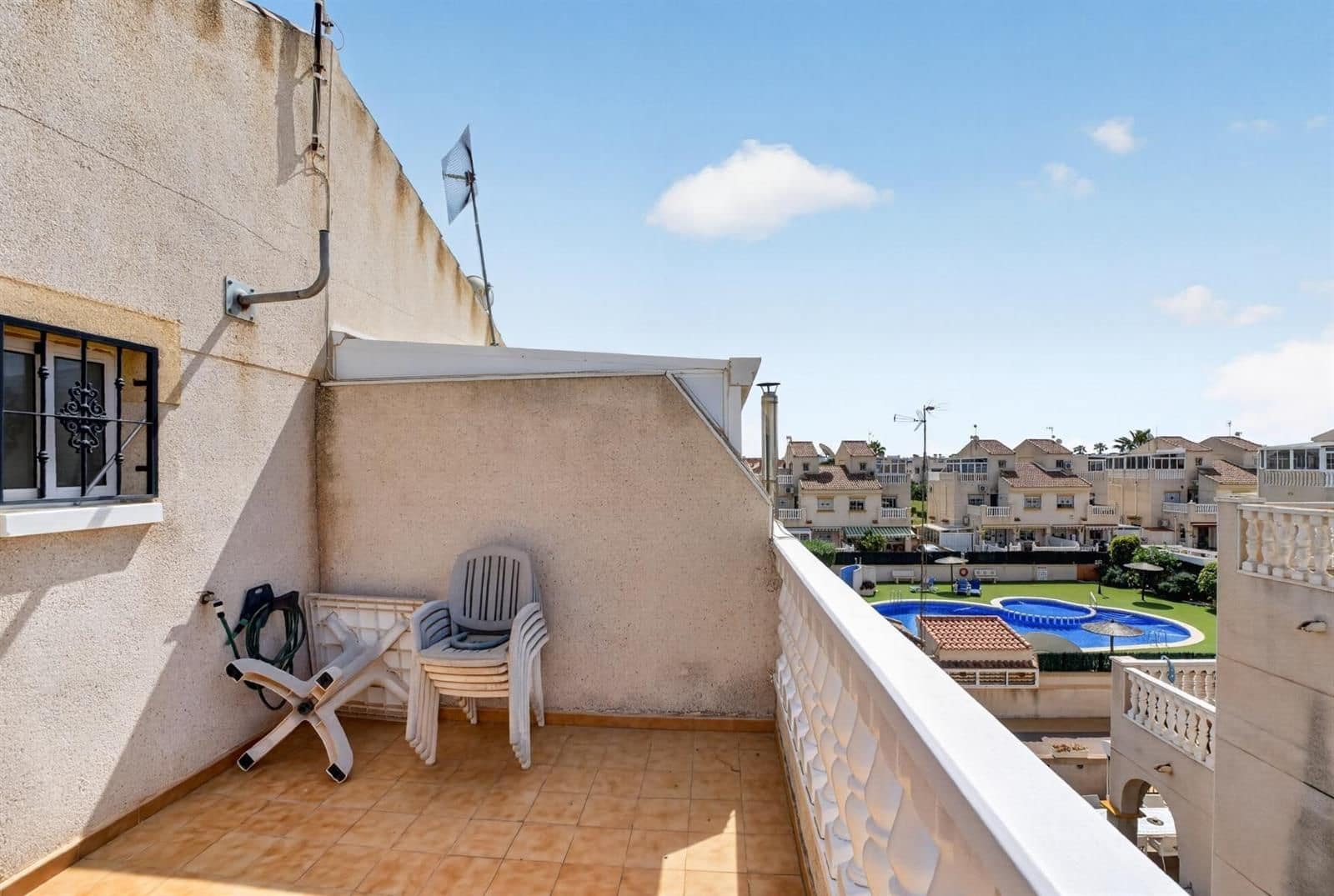 2 makuuhuone Omakotitalo myytävänä paikassa Torrevieja mukana uima-altaan - 175 000 € (Ref: 9866004)