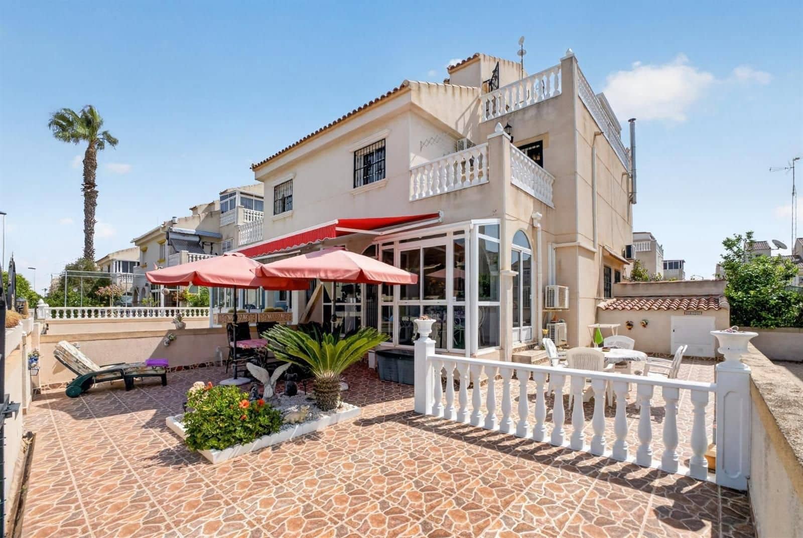 2 makuuhuone Omakotitalo myytävänä paikassa Torrevieja mukana uima-altaan - 175 000 € (Ref: 9866004)