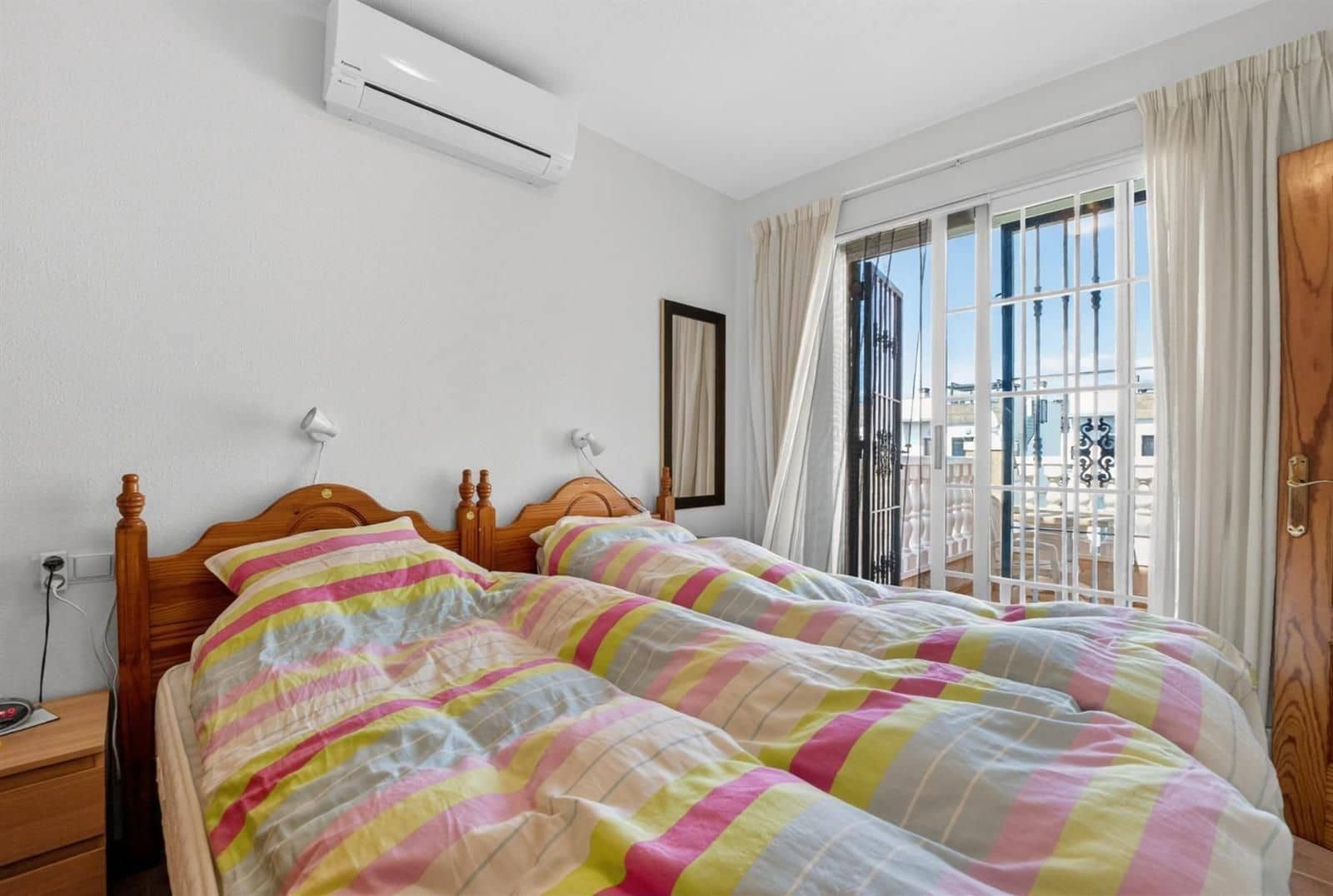 2 makuuhuone Omakotitalo myytävänä paikassa Torrevieja mukana uima-altaan - 175 000 € (Ref: 9866004)