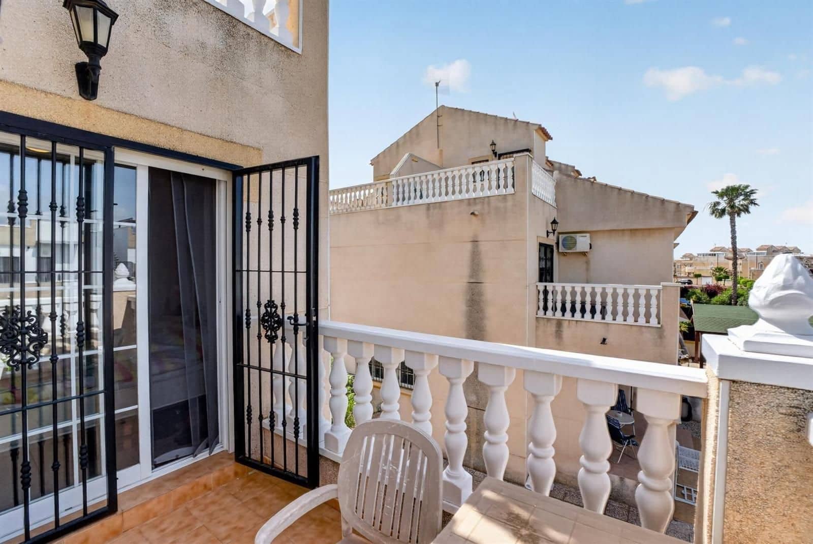 2 makuuhuone Omakotitalo myytävänä paikassa Torrevieja mukana uima-altaan - 175 000 € (Ref: 9866004)