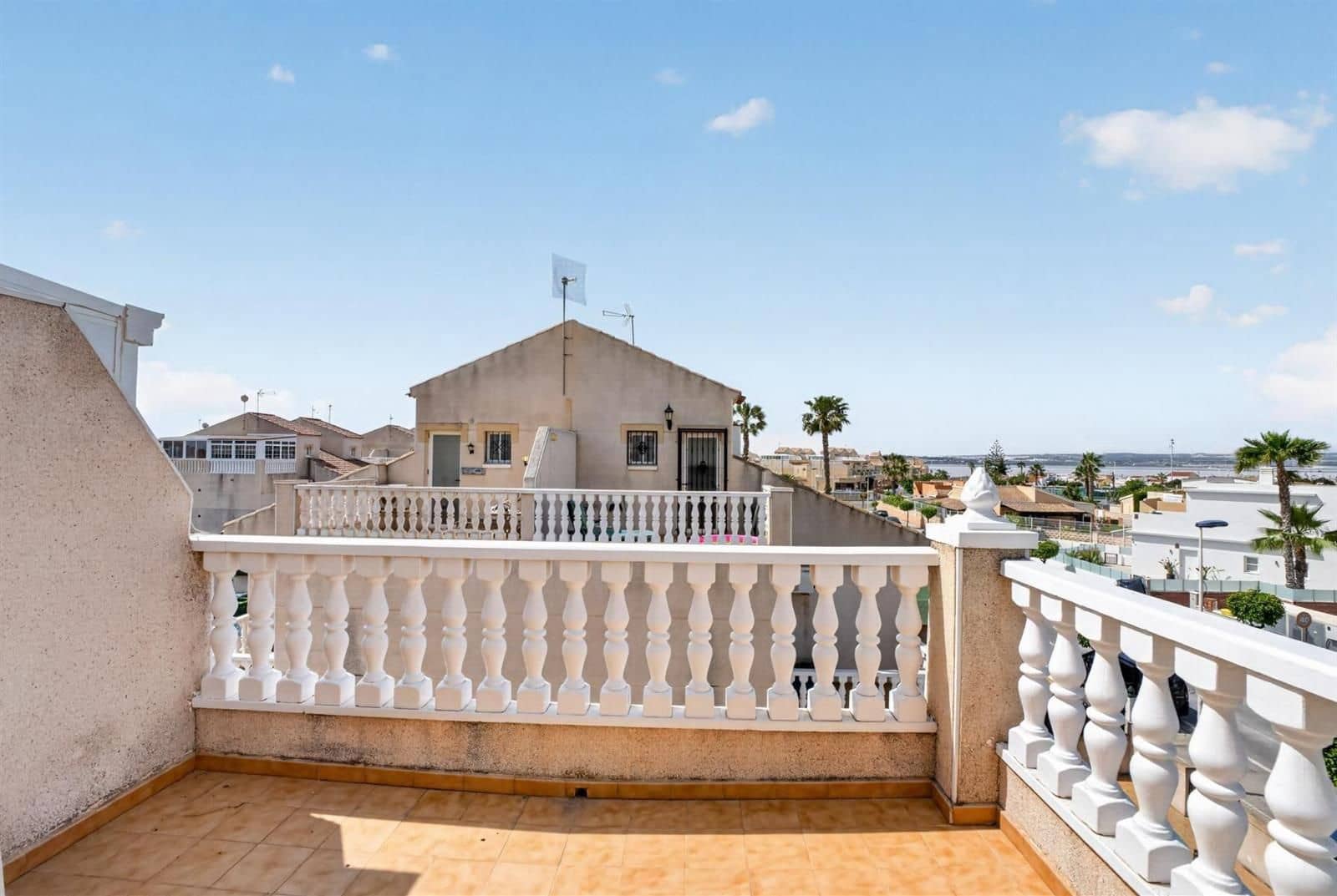 2 makuuhuone Omakotitalo myytävänä paikassa Torrevieja mukana uima-altaan - 175 000 € (Ref: 9866004)
