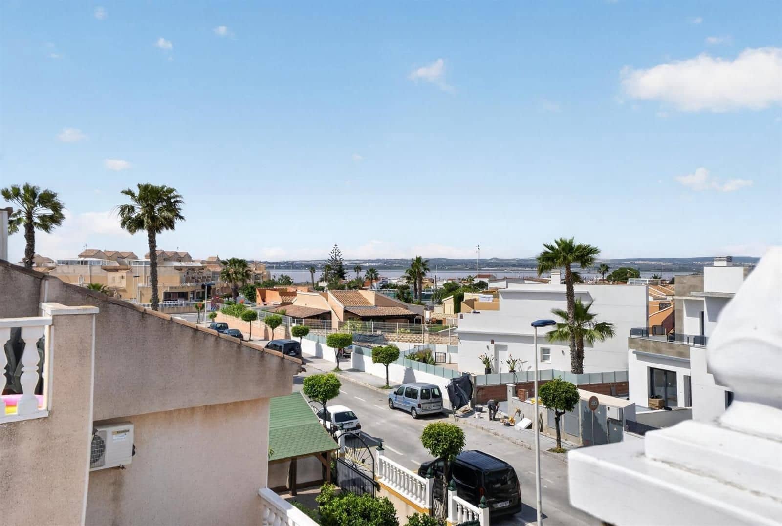 2 makuuhuone Omakotitalo myytävänä paikassa Torrevieja mukana uima-altaan - 175 000 € (Ref: 9866004)
