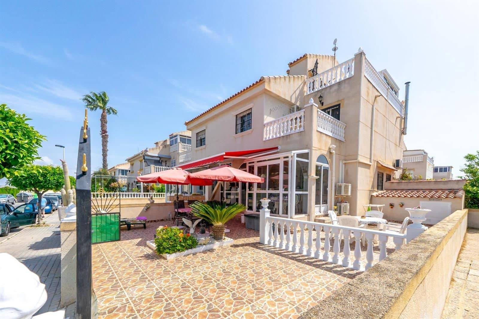 2 makuuhuone Omakotitalo myytävänä paikassa Torrevieja mukana uima-altaan - 175 000 € (Ref: 9866004)
