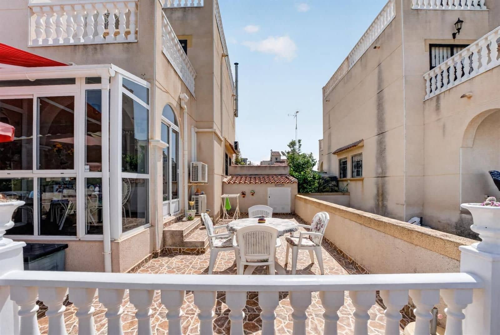 2 makuuhuone Omakotitalo myytävänä paikassa Torrevieja mukana uima-altaan - 175 000 € (Ref: 9866004)