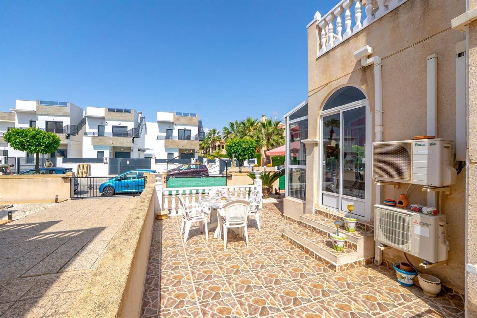 2 makuuhuone Omakotitalo myytävänä paikassa Torrevieja mukana uima-altaan - 175 000 € (Ref: 9866004)