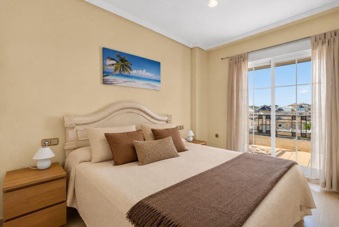 7 chambre Villa/Maison à vendre à La Zenia avec piscine garage - 839 000 € (Ref: 9879585)