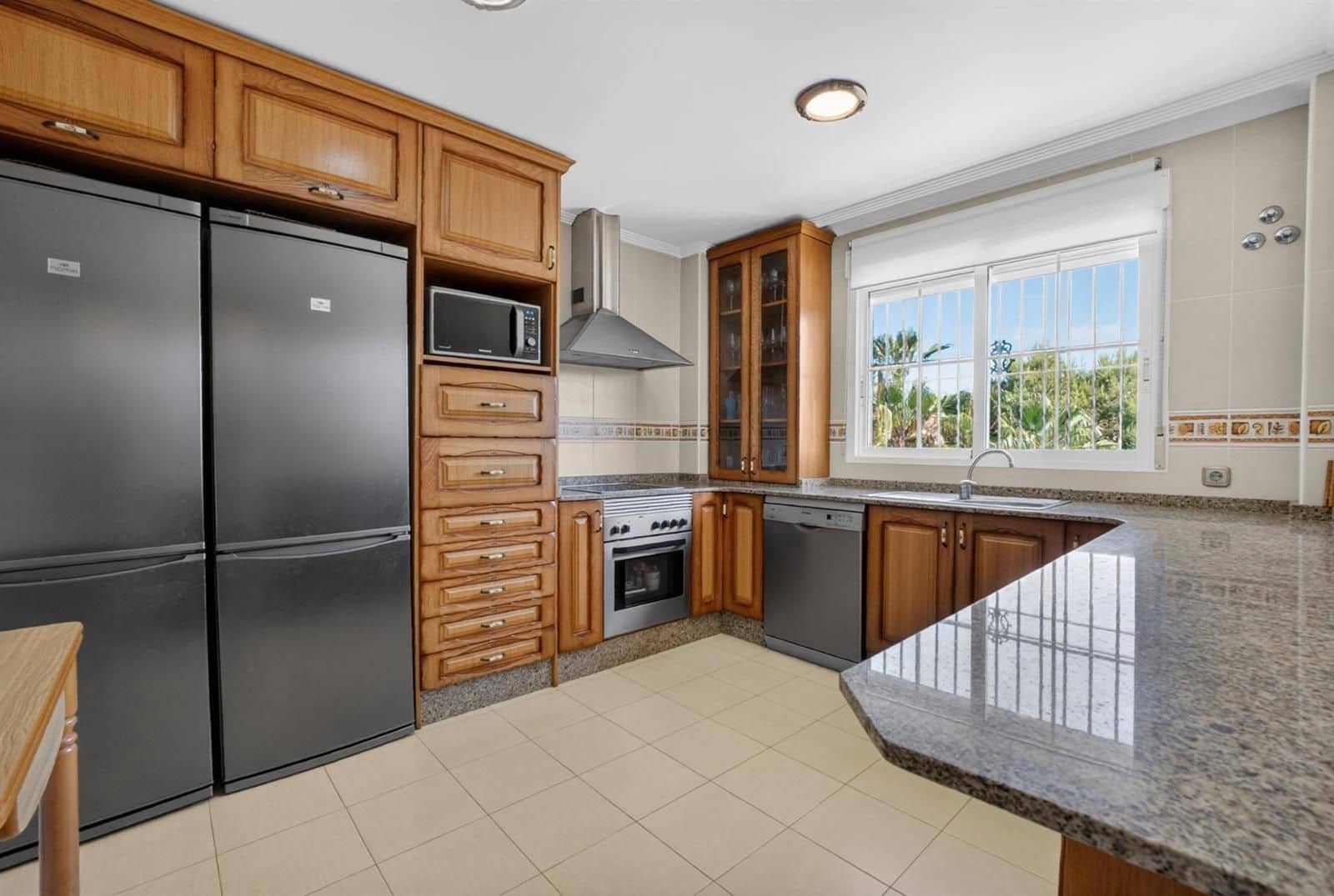 7 chambre Villa/Maison à vendre à La Zenia avec piscine garage - 839 000 € (Ref: 9879585)