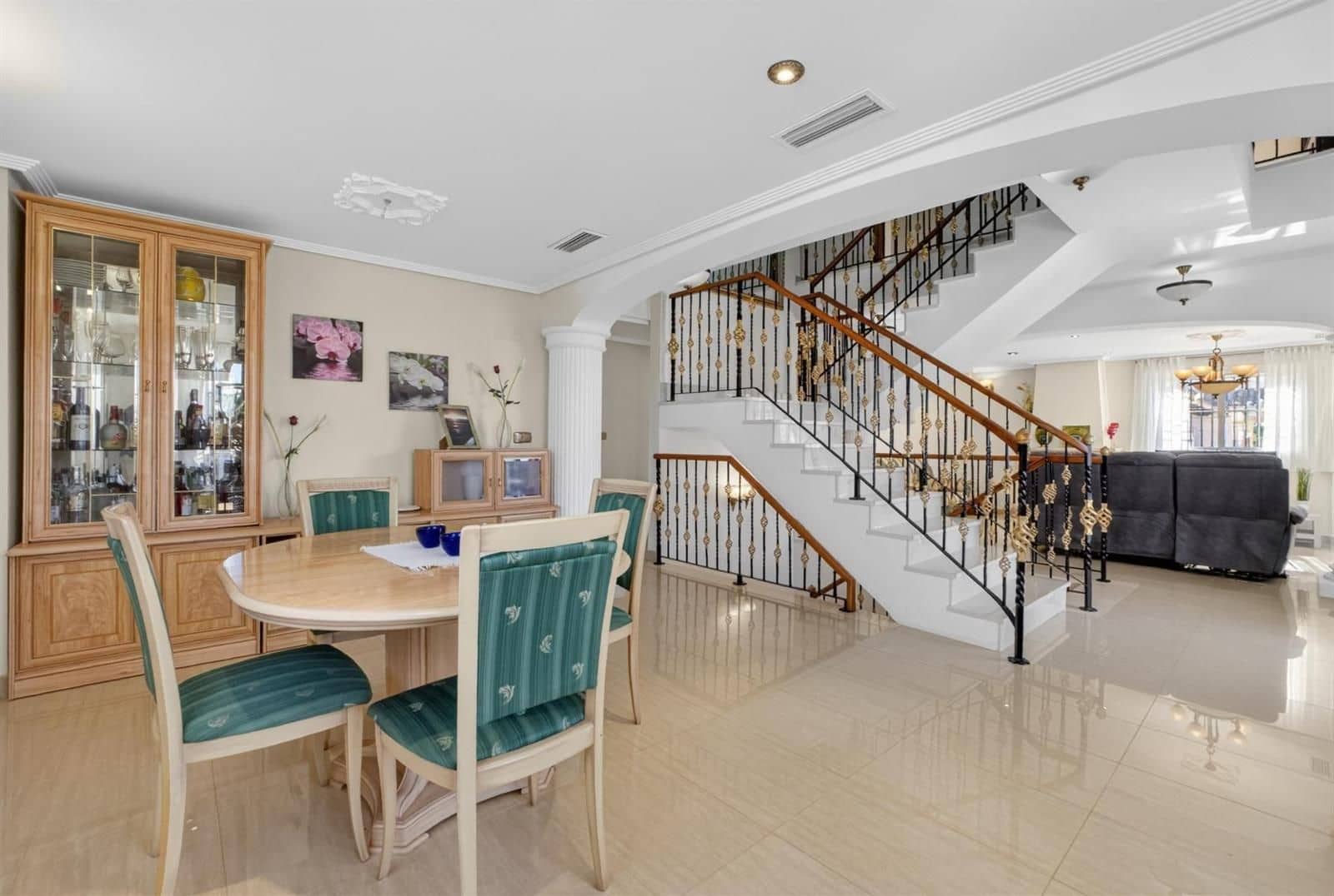 7 chambre Villa/Maison à vendre à La Zenia avec piscine garage - 839 000 € (Ref: 9879585)
