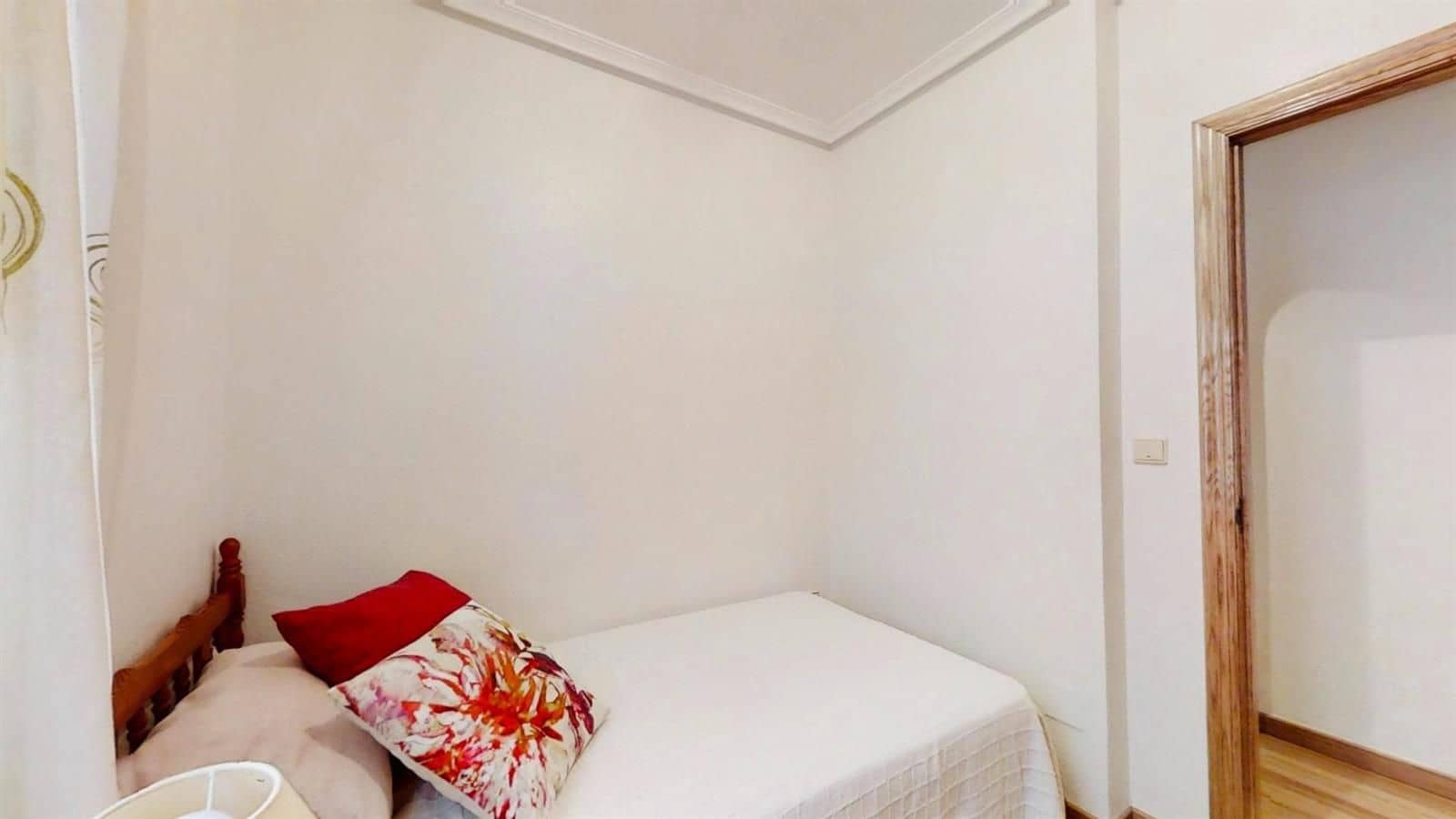 3 soveværelse Lejlighed til salg i Torrevieja med garage - € 185.000 (Ref: 9889229)