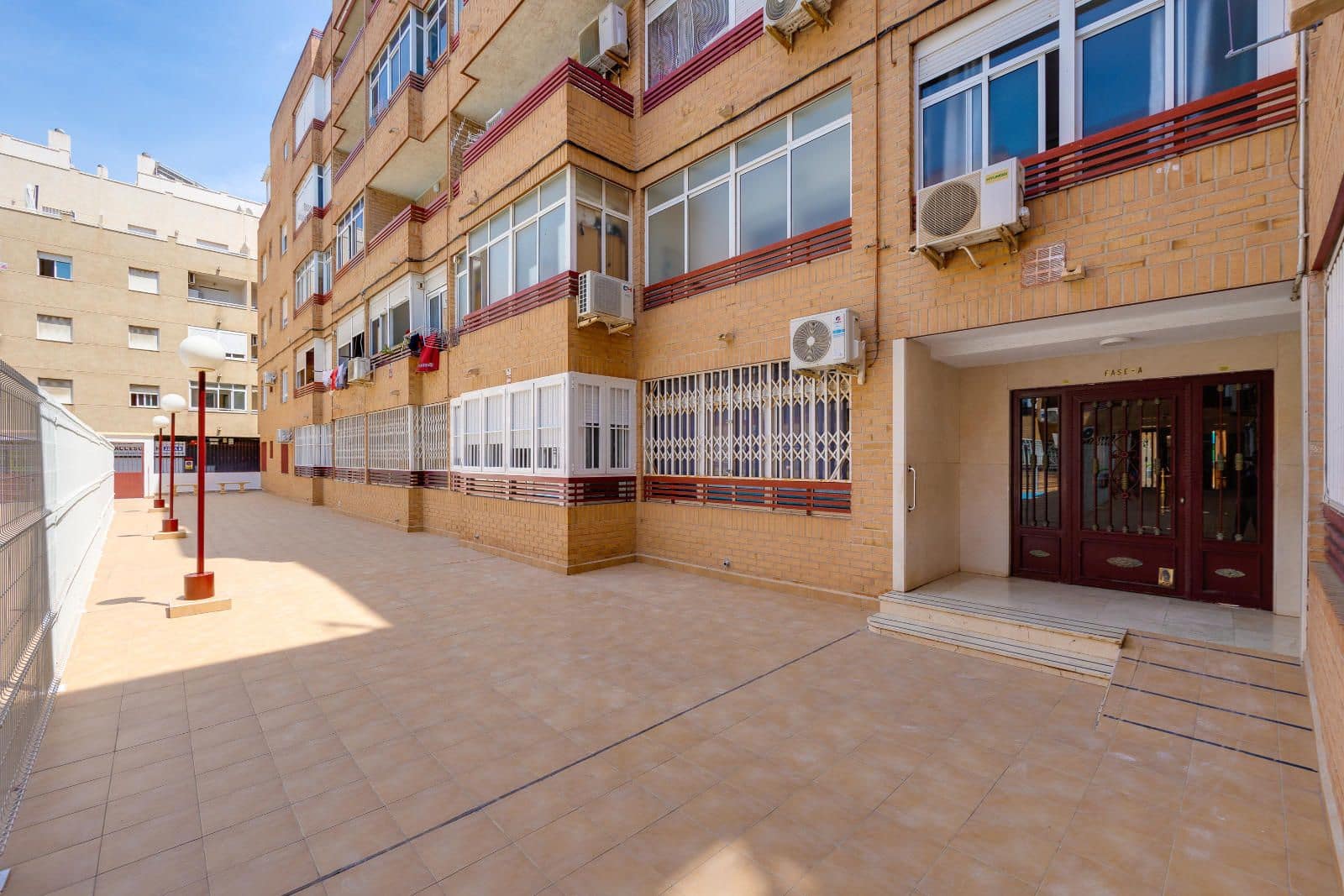 Piso de 1 habitación en Torrevieja en venta con piscina garaje - 109.969 € (Ref: 9889483)