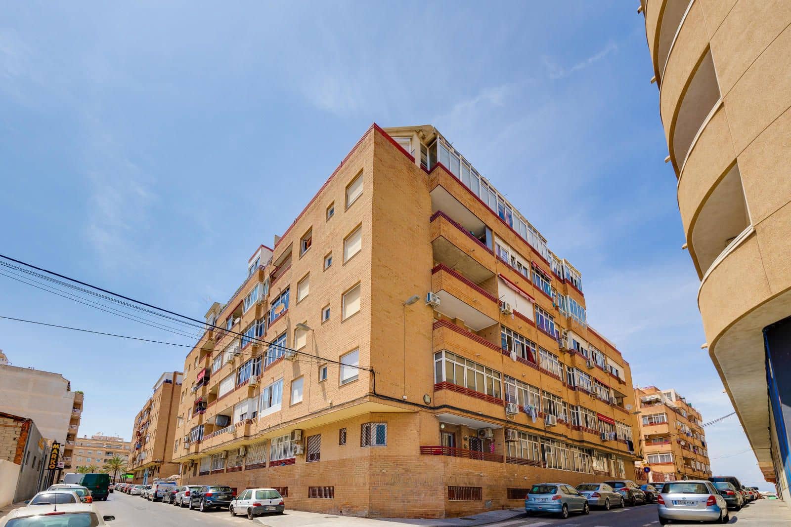 Piso de 1 habitación en Torrevieja en venta con piscina garaje - 109.969 € (Ref: 9889483)