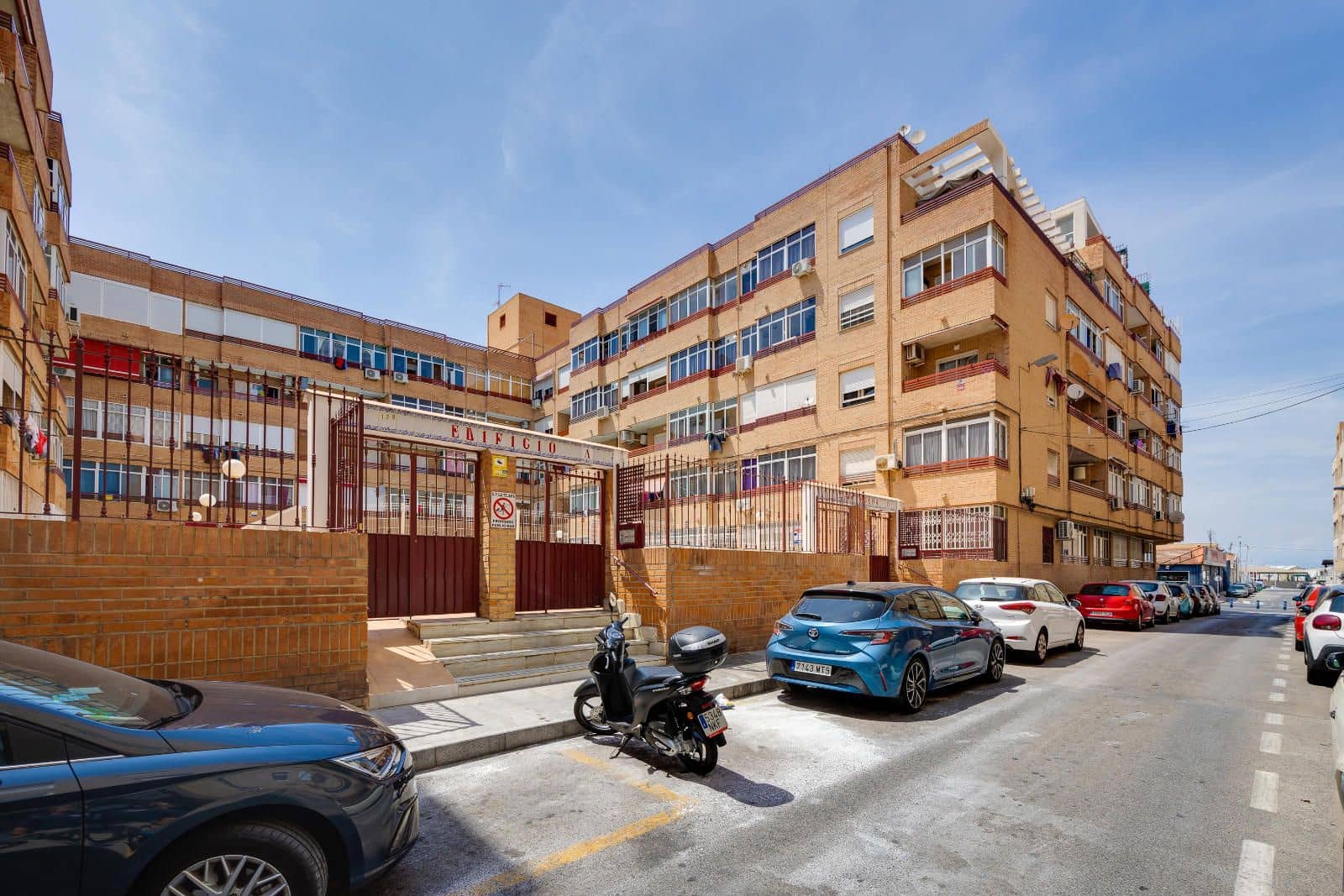 Piso de 1 habitación en Torrevieja en venta con piscina garaje - 109.969 € (Ref: 9889483)