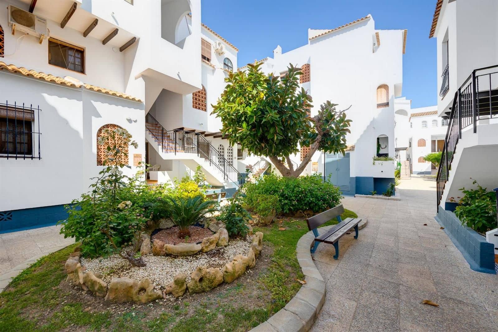2 makuuhuone Huvila myytävänä paikassa Torrevieja mukana uima-altaan - 139 500 € (Ref: 9893013)