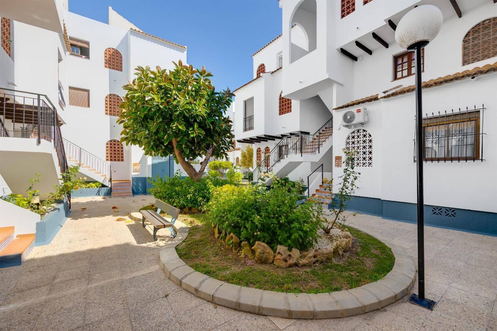 2 makuuhuone Huvila myytävänä paikassa Torrevieja mukana uima-altaan - 139 500 € (Ref: 9893013)