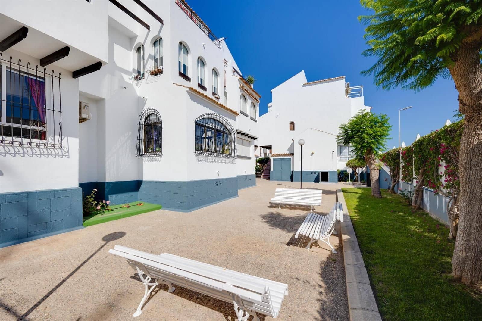 2 makuuhuone Huvila myytävänä paikassa Torrevieja mukana uima-altaan - 139 500 € (Ref: 9893013)