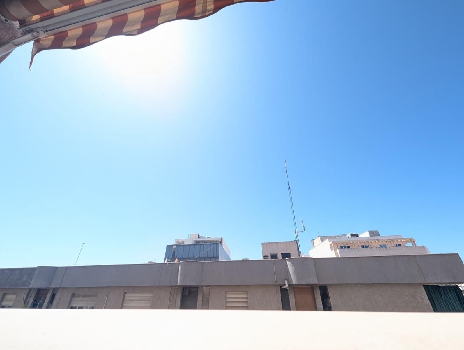 Piso de 2 habitaciones en Torrevieja en venta con garaje - 153.000 € (Ref: 9893015)