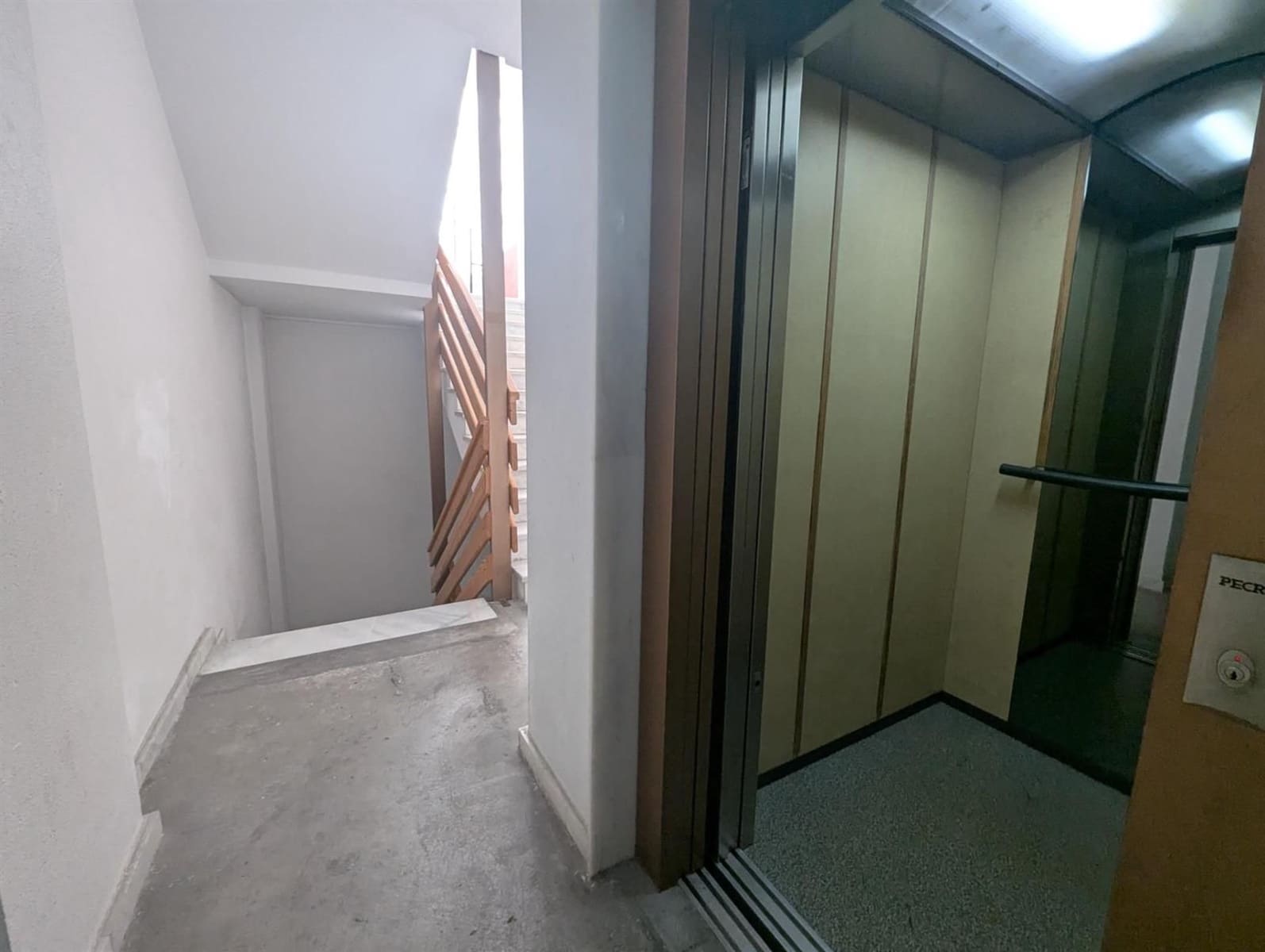 Piso de 2 habitaciones en Torrevieja en venta con garaje - 153.000 € (Ref: 9893015)