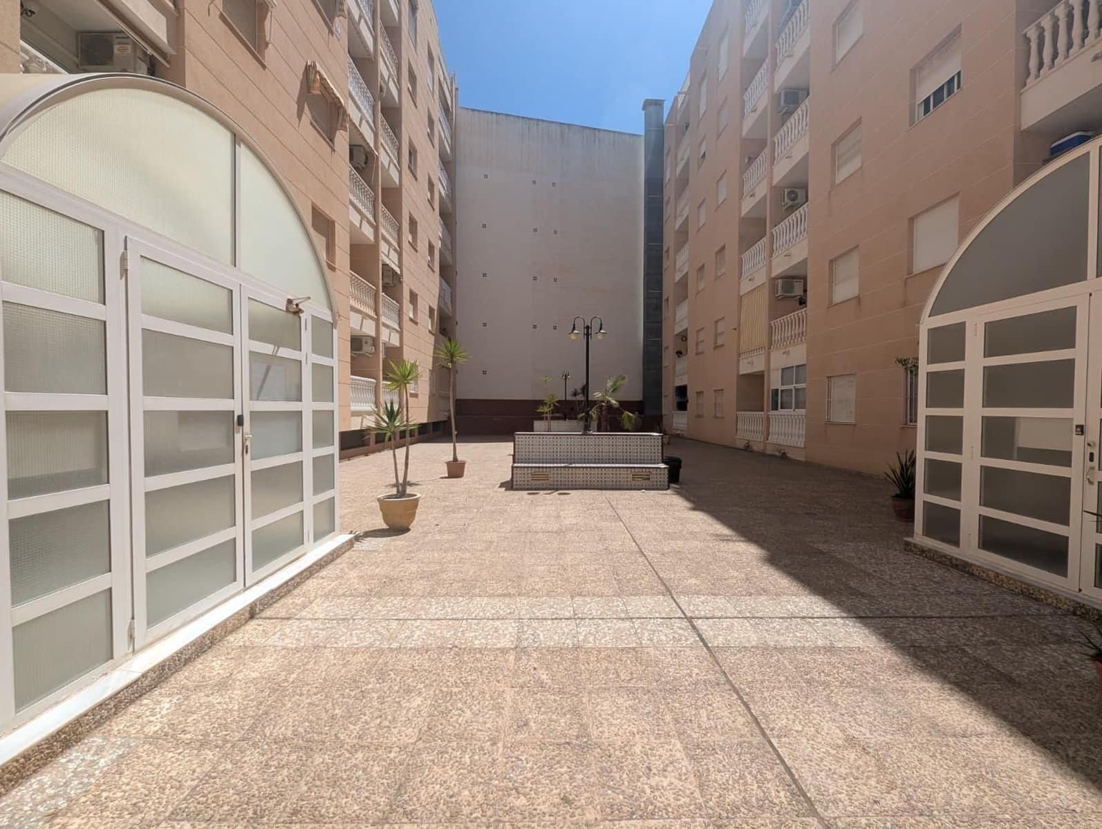 Piso de 2 habitaciones en Torrevieja en venta con garaje - 153.000 € (Ref: 9893015)