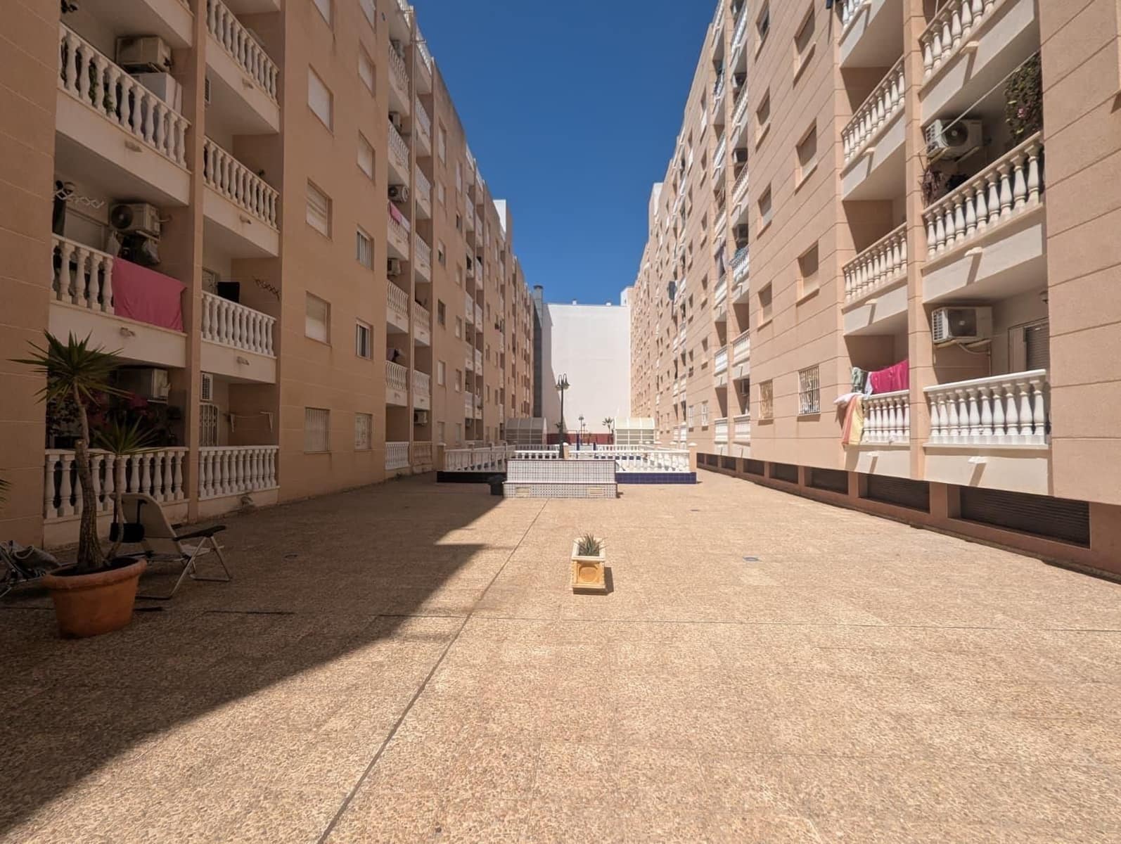 Piso de 2 habitaciones en Torrevieja en venta con garaje - 153.000 € (Ref: 9893015)