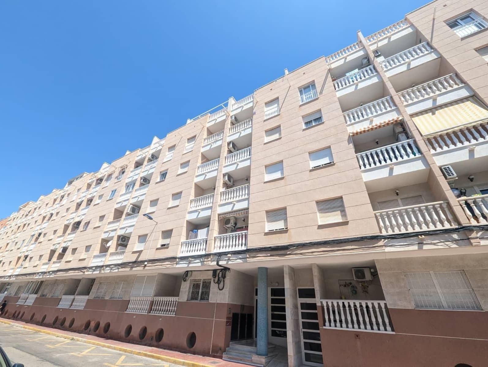 Piso de 2 habitaciones en Torrevieja en venta con garaje - 153.000 € (Ref: 9893015)