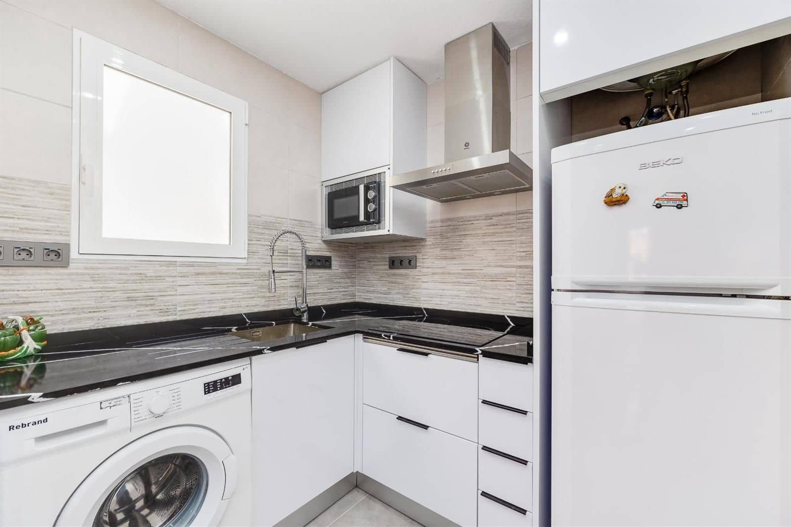 Piso de 2 habitaciones en Torrevieja en venta - 139.900 € (Ref: 9897316)