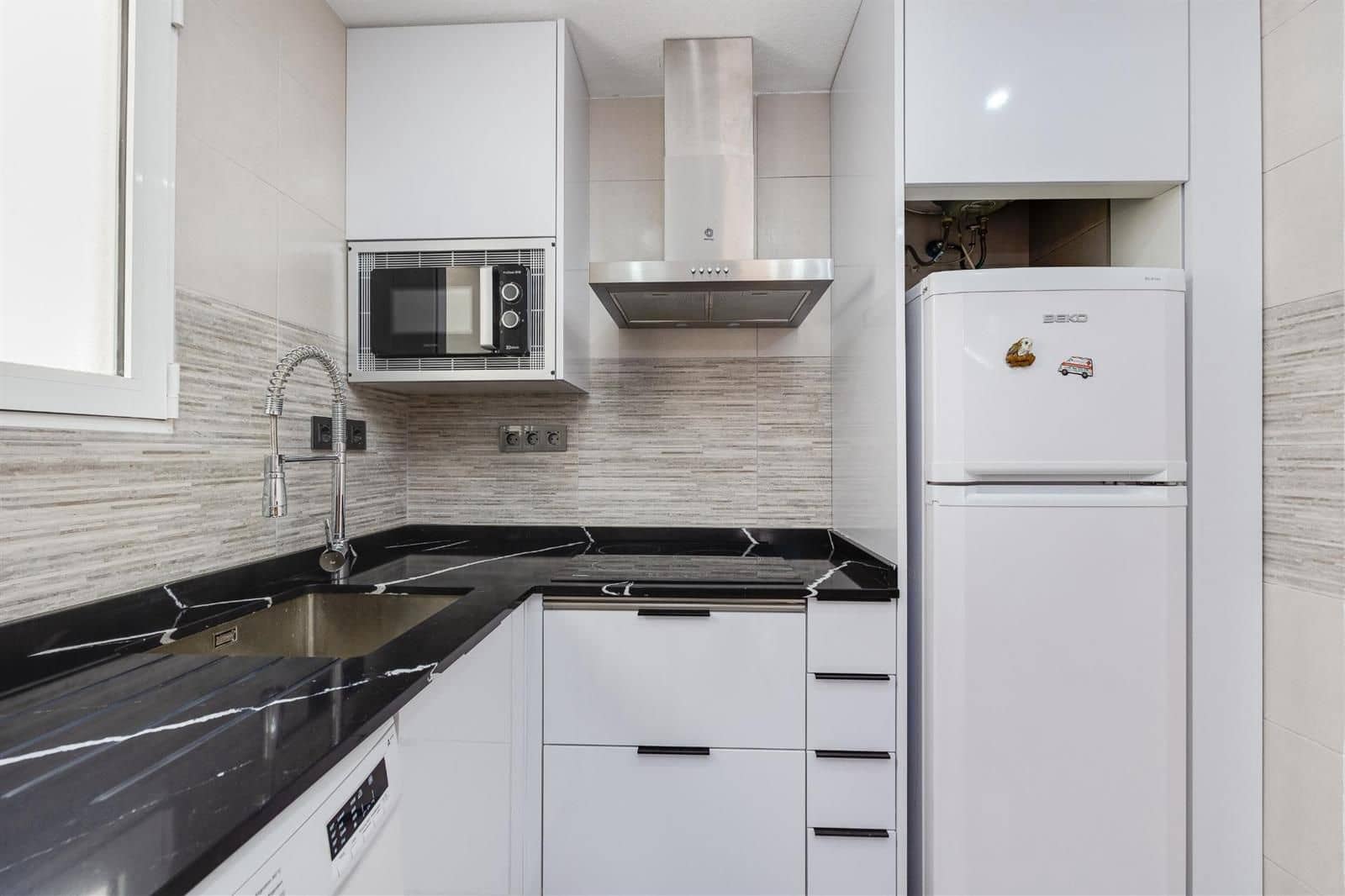 Piso de 2 habitaciones en Torrevieja en venta - 139.900 € (Ref: 9897316)