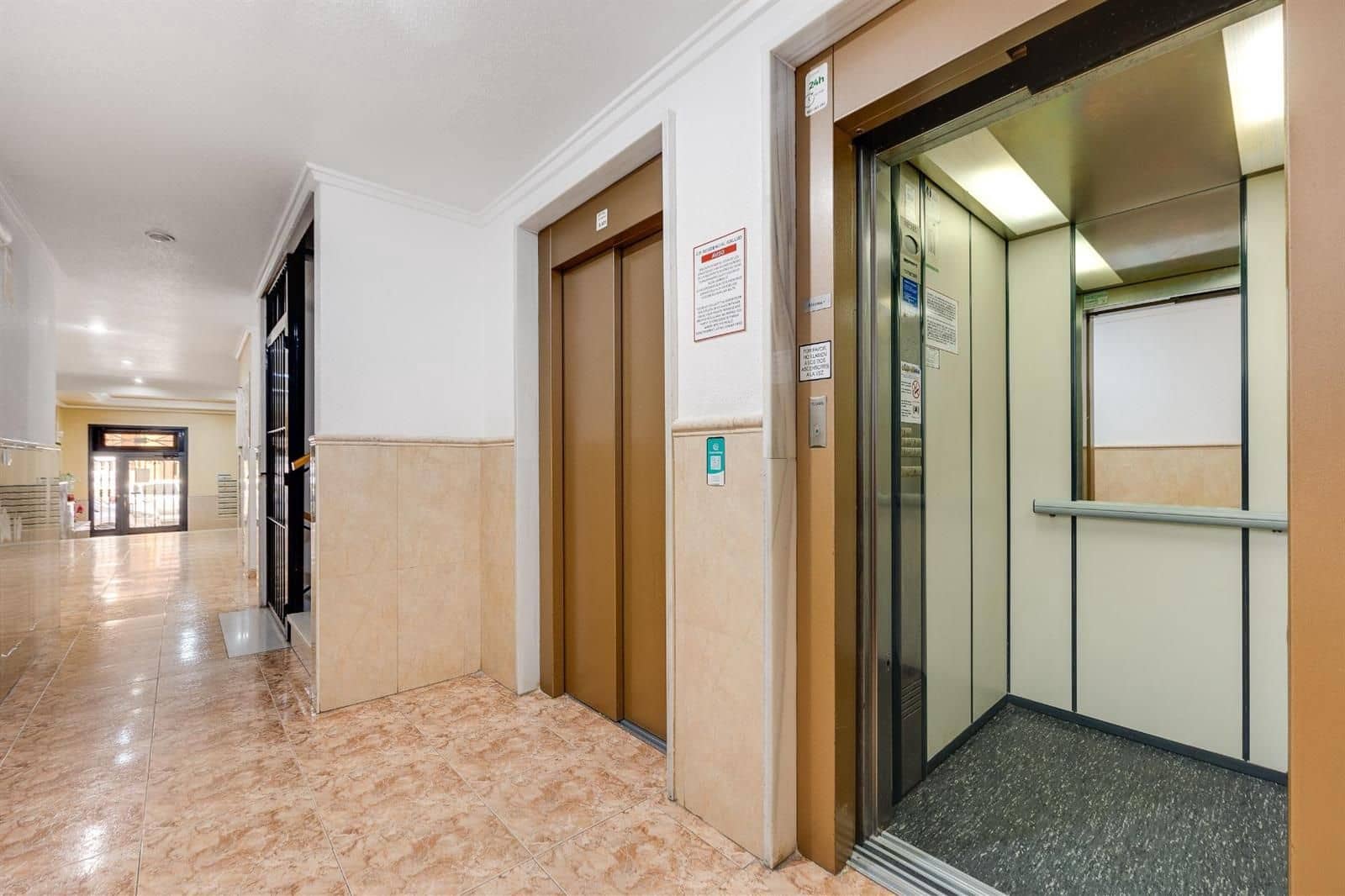 Piso de 2 habitaciones en Torrevieja en venta - 139.900 € (Ref: 9897316)