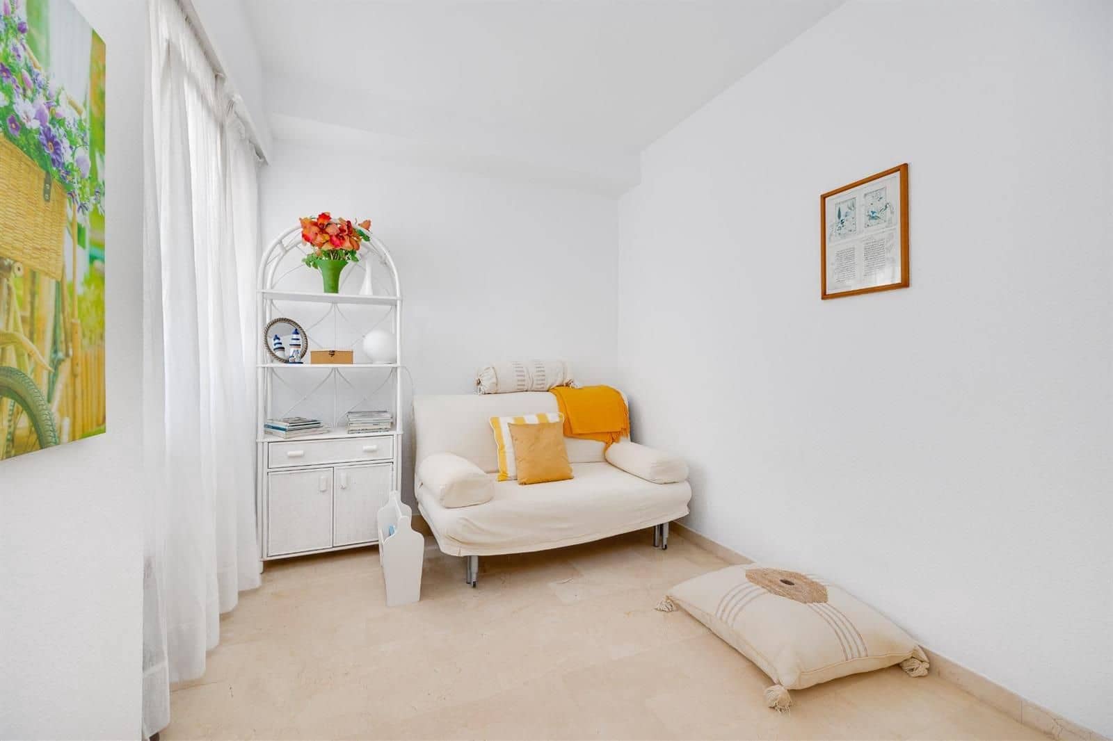 2 bedroom Penthouse for sale in Torrevieja with garage - € 229,990 (Ref: 9897319)