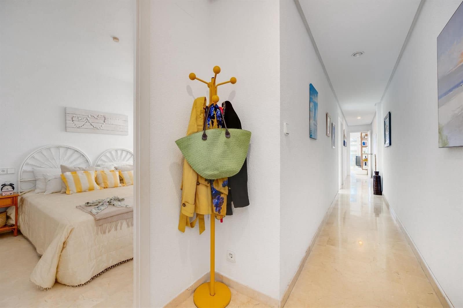 2 bedroom Penthouse for sale in Torrevieja with garage - € 229,990 (Ref: 9897319)