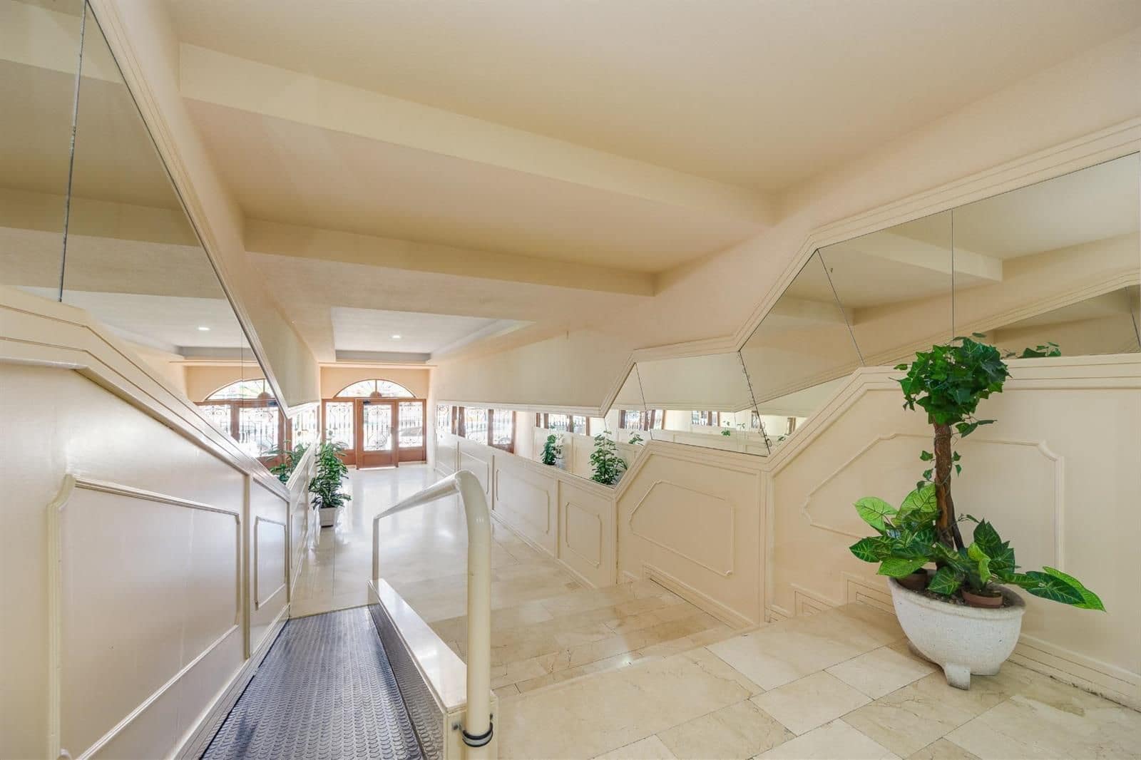 2 bedroom Penthouse for sale in Torrevieja with garage - € 229,990 (Ref: 9897319)