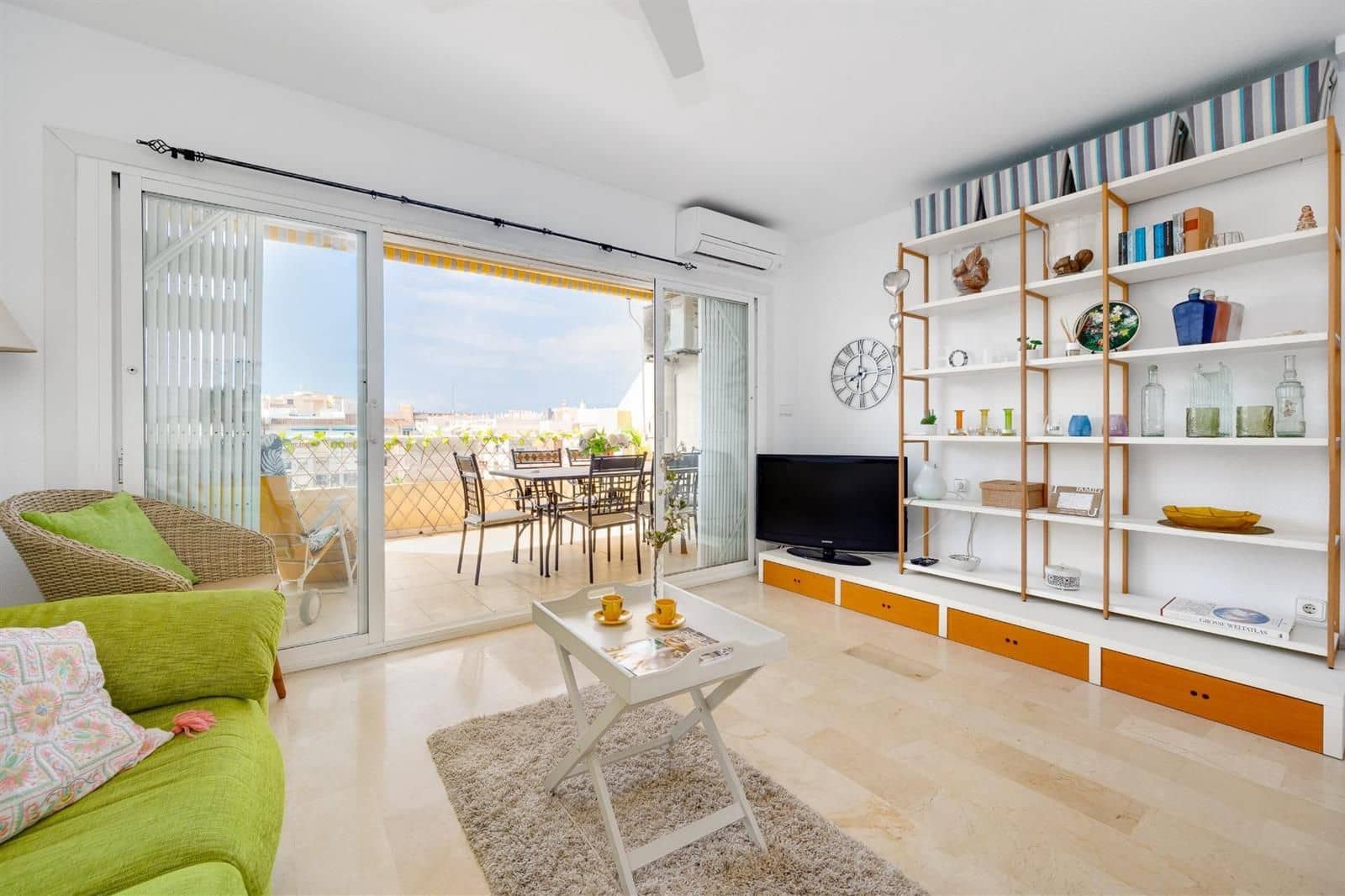 2 bedroom Penthouse for sale in Torrevieja with garage - € 229,990 (Ref: 9897319)