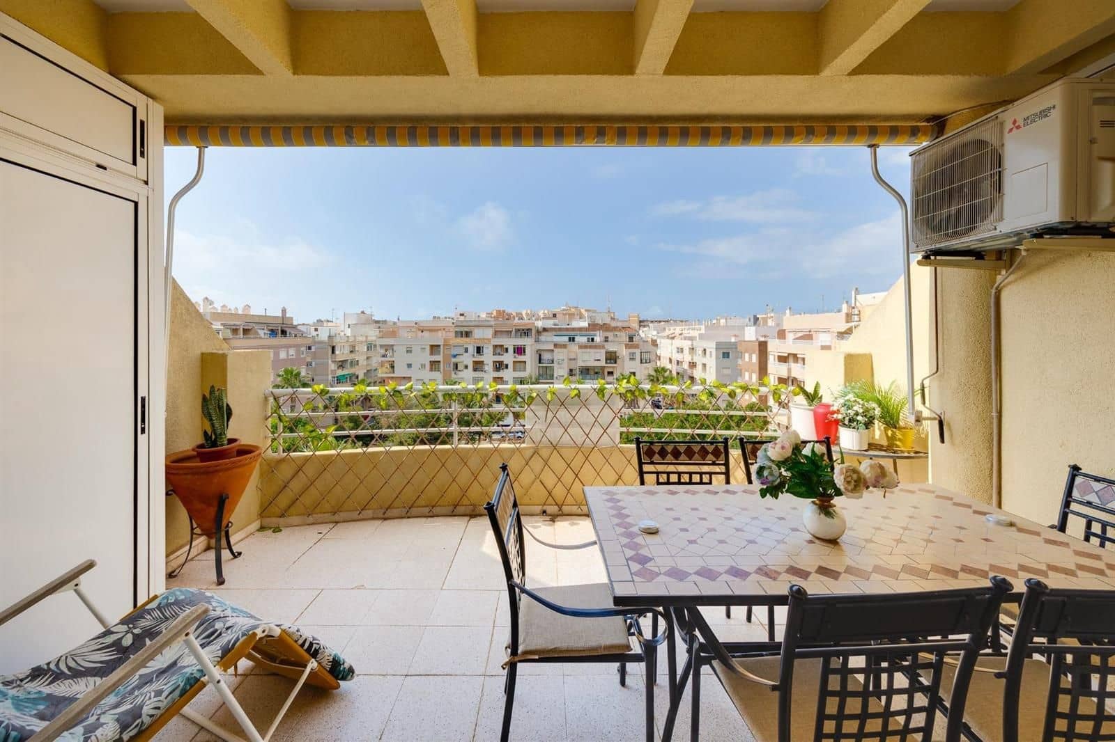 2 bedroom Penthouse for sale in Torrevieja with garage - € 229,990 (Ref: 9897319)