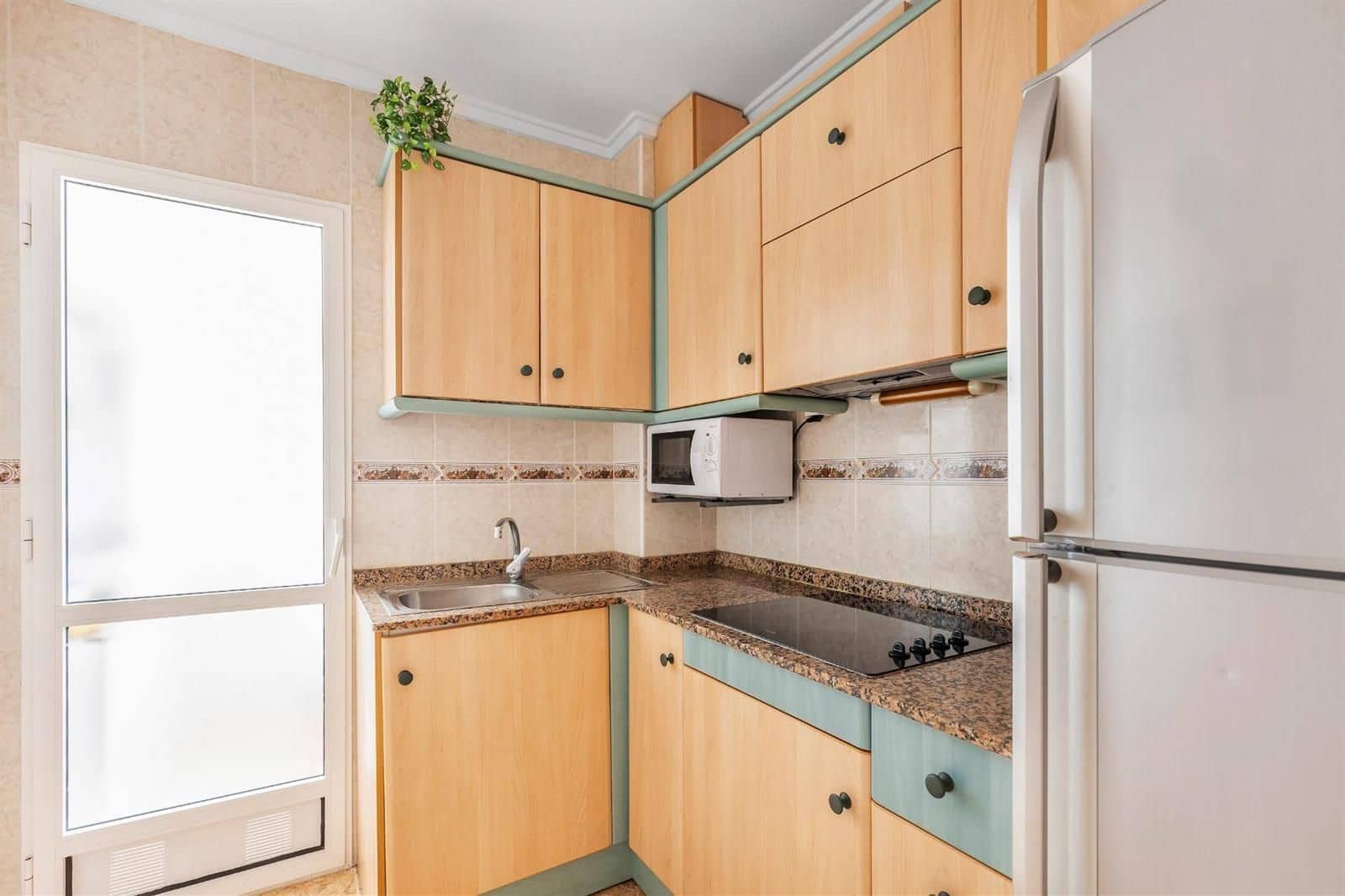 Piso de 2 habitaciones en Torrevieja en venta con piscina garaje - 149.900 € (Ref: 9902155)