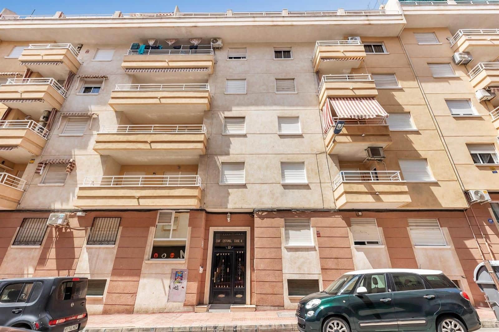 Piso de 2 habitaciones en Torrevieja en venta con piscina garaje - 149.900 € (Ref: 9902155)