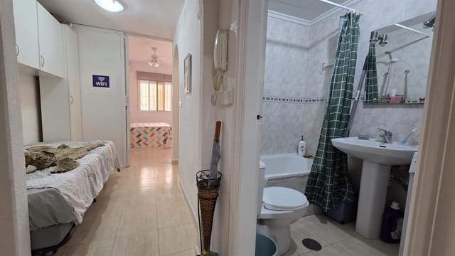 Flat for sale in Antonio Machado, Torrevieja with pool - € 105,000 (Ref: 9902156)