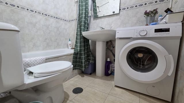 Flat for sale in Antonio Machado, Torrevieja with pool - € 105,000 (Ref: 9902156)