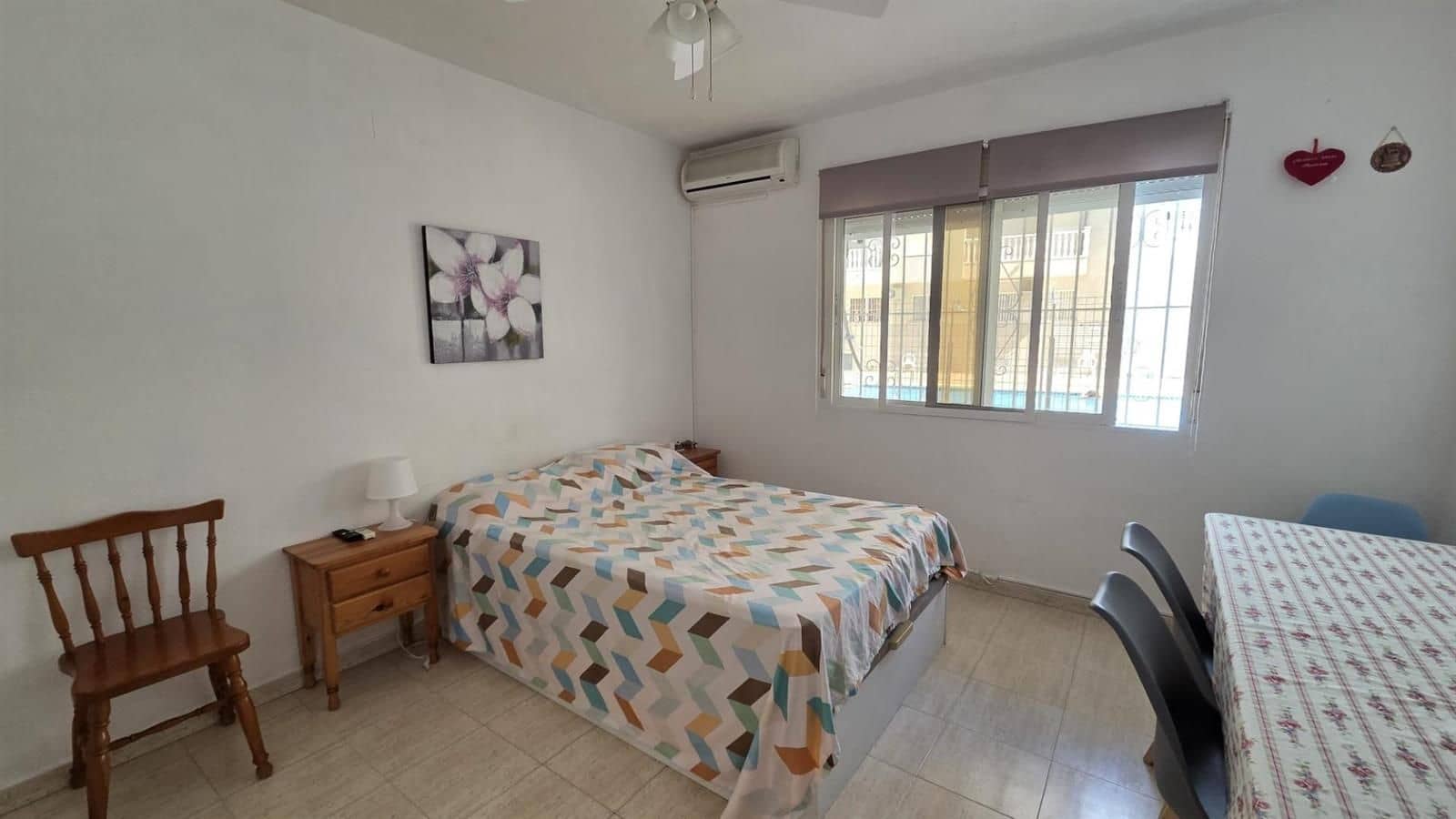 Flat for sale in Torrevieja with pool - € 105,000 (Ref: 9902156)