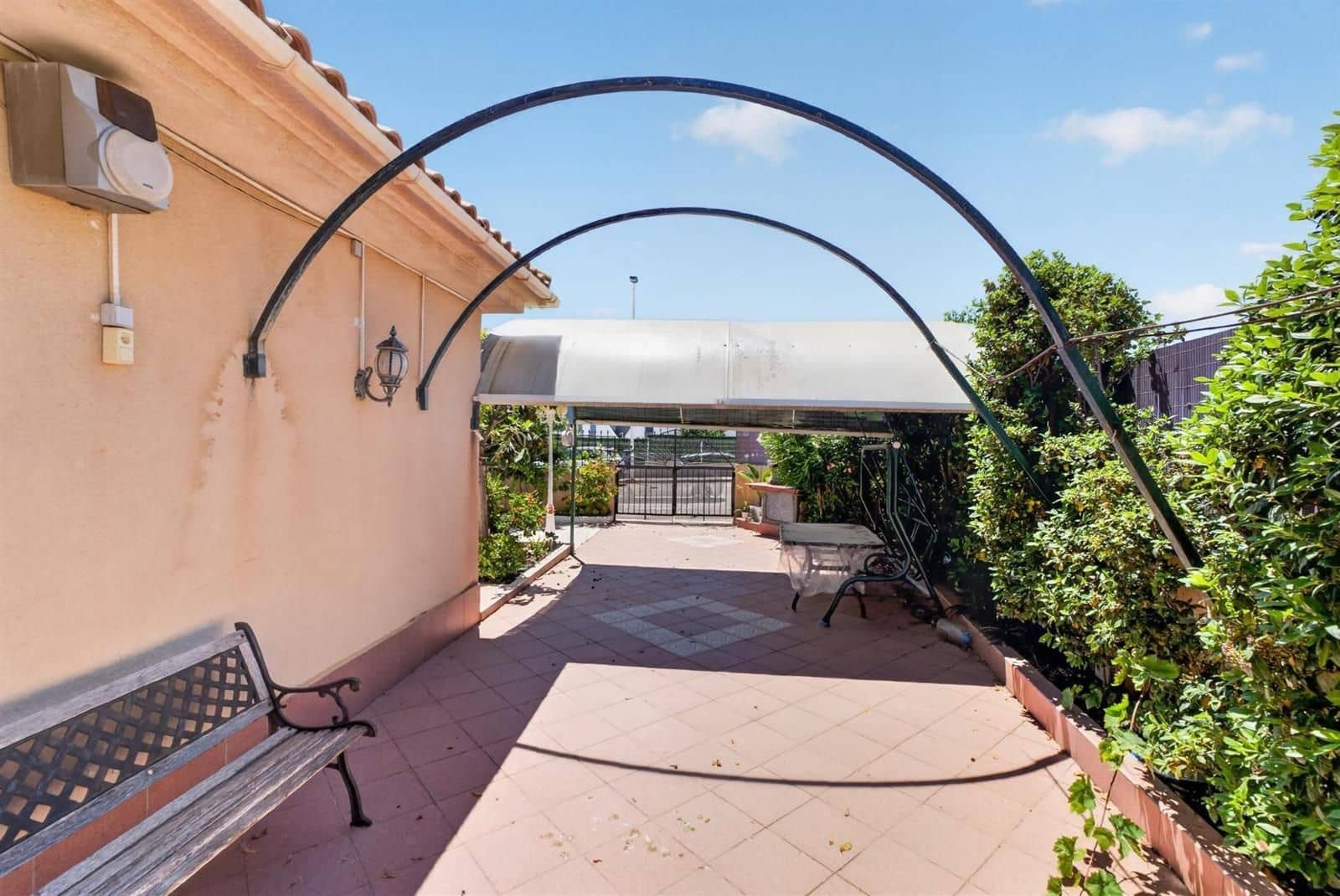 3 sypialnia Dom na sprzedaż w Torrevieja z basenem garażem - 270 000 € (Ref: 9902158)