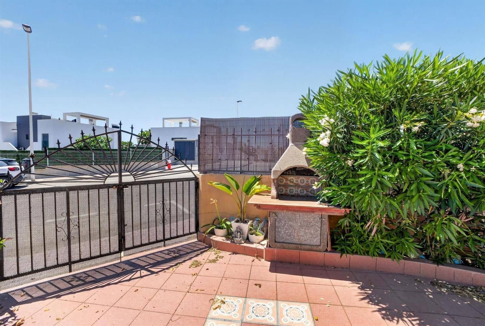 3 sypialnia Dom na sprzedaż w Torrevieja z basenem garażem - 270 000 € (Ref: 9902158)