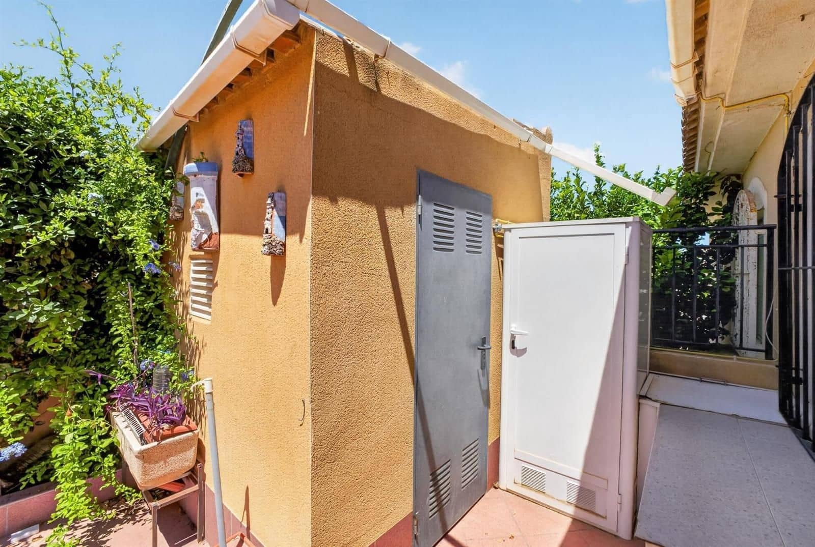 3 sypialnia Dom na sprzedaż w Torrevieja z basenem garażem - 270 000 € (Ref: 9902158)