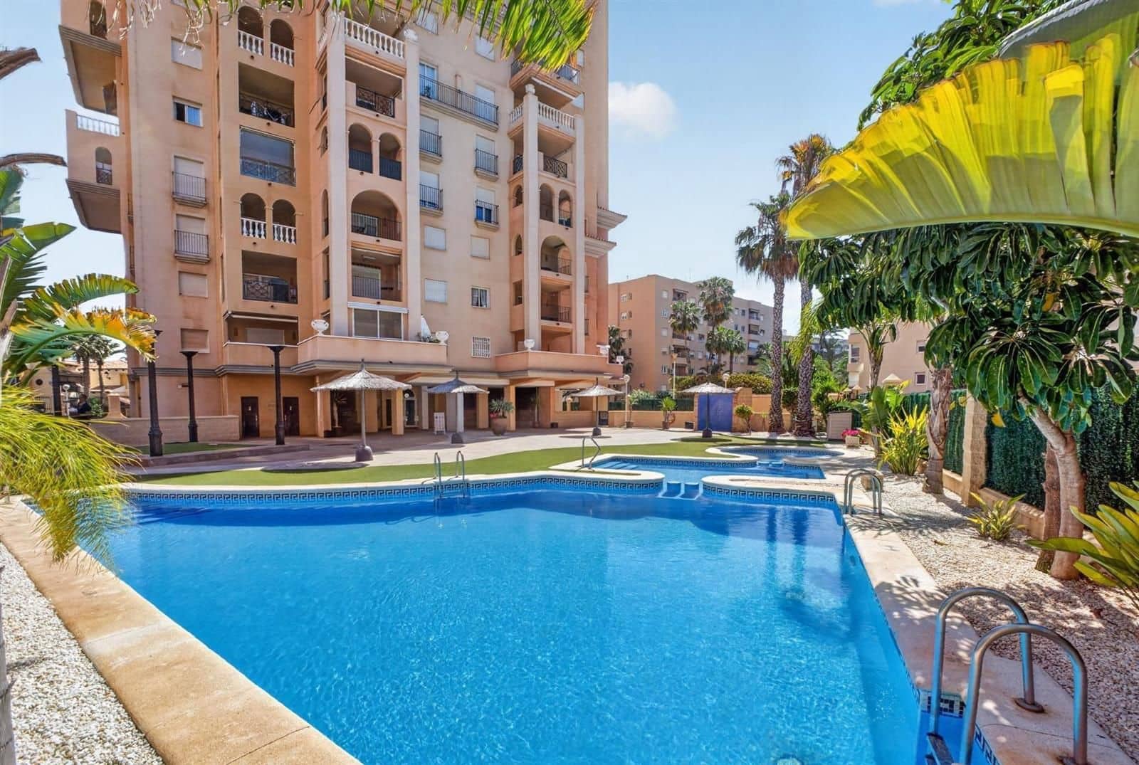 2 quarto Apartamento para venda em Torrevieja com piscina garagem - 255 000 € (Ref: 9902159)