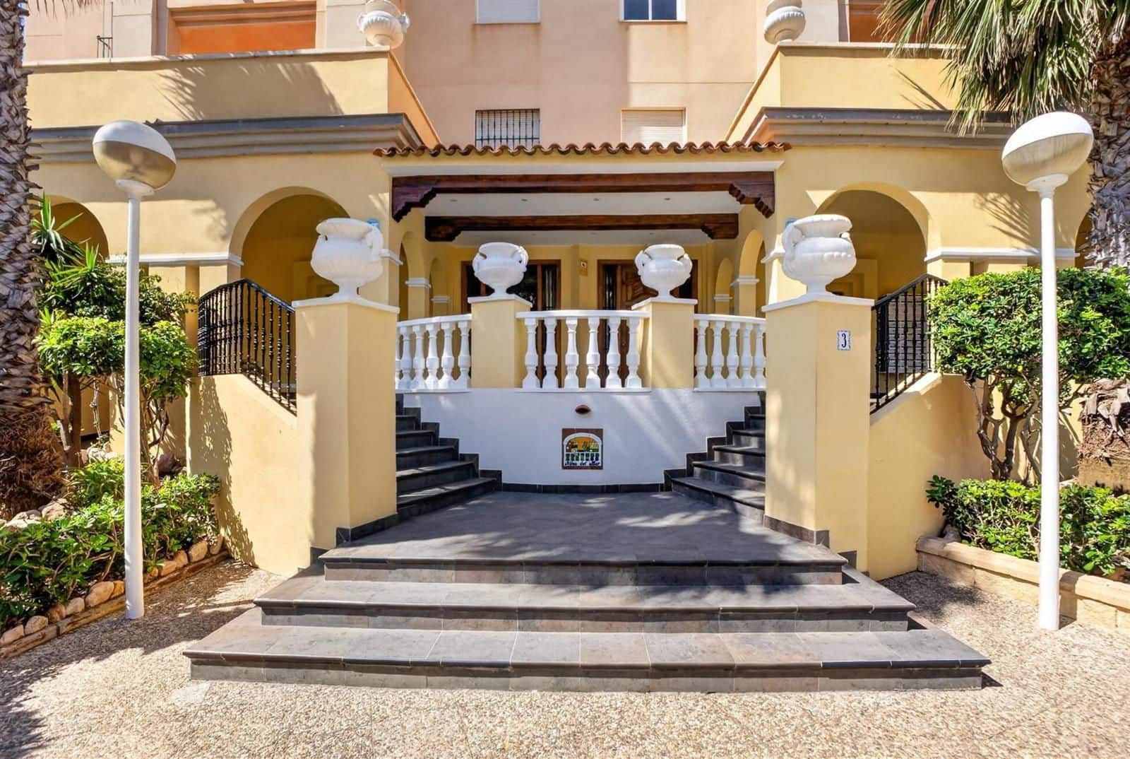 2 quarto Apartamento para venda em Torrevieja com piscina garagem - 255 000 € (Ref: 9902159)