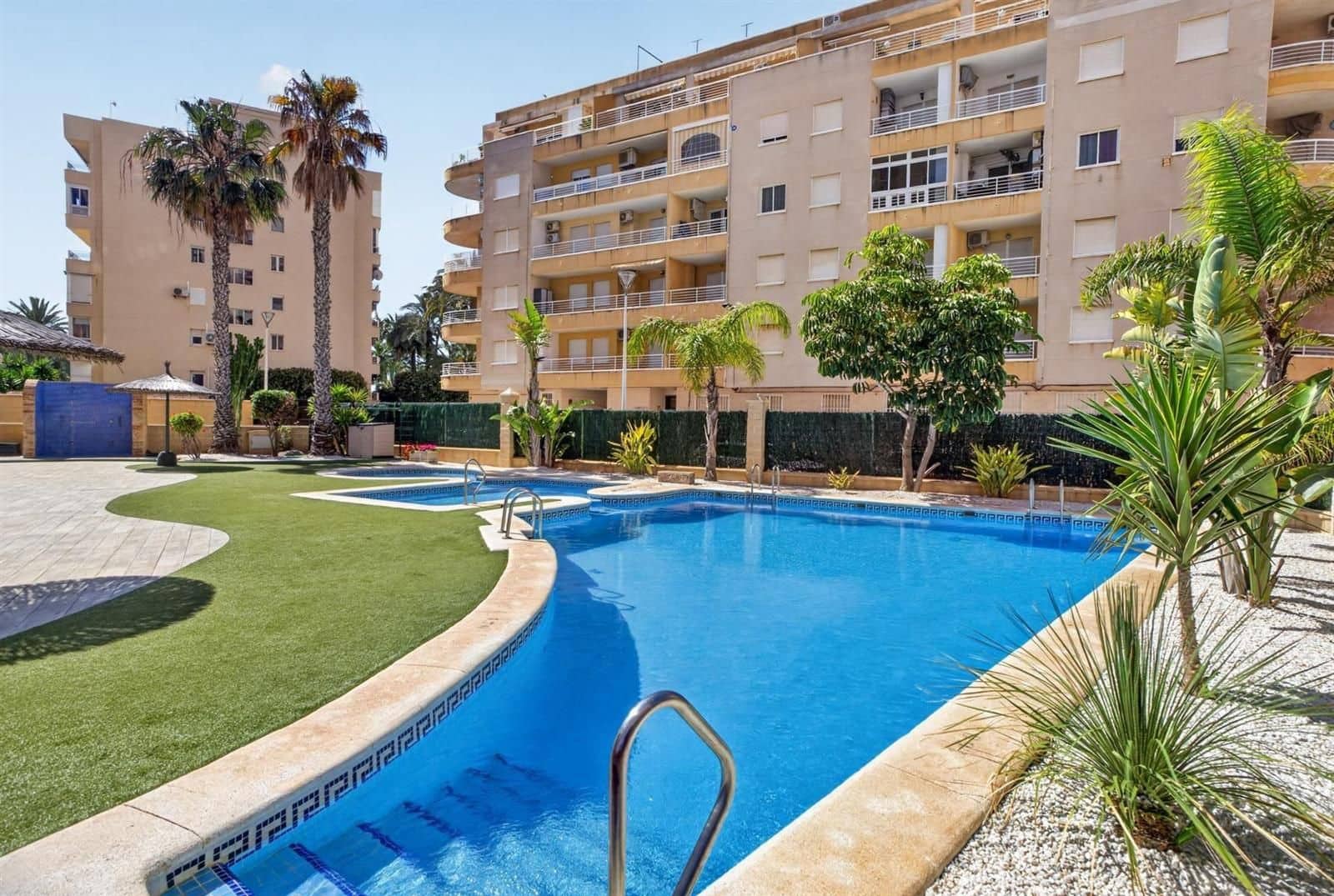 2 quarto Apartamento para venda em Torrevieja com piscina garagem - 255 000 € (Ref: 9902159)