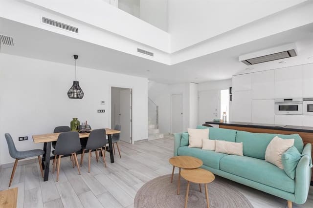 Chalet de 3 habitaciones en Lomas de Cabo Roig - Los Dolses, Orihuela en venta con piscina garaje - 590.000 € (Ref: 9909003)