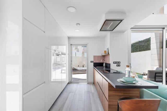 Chalet de 3 habitaciones en Lomas de Cabo Roig - Los Dolses, Orihuela en venta con piscina garaje - 590.000 € (Ref: 9909003)