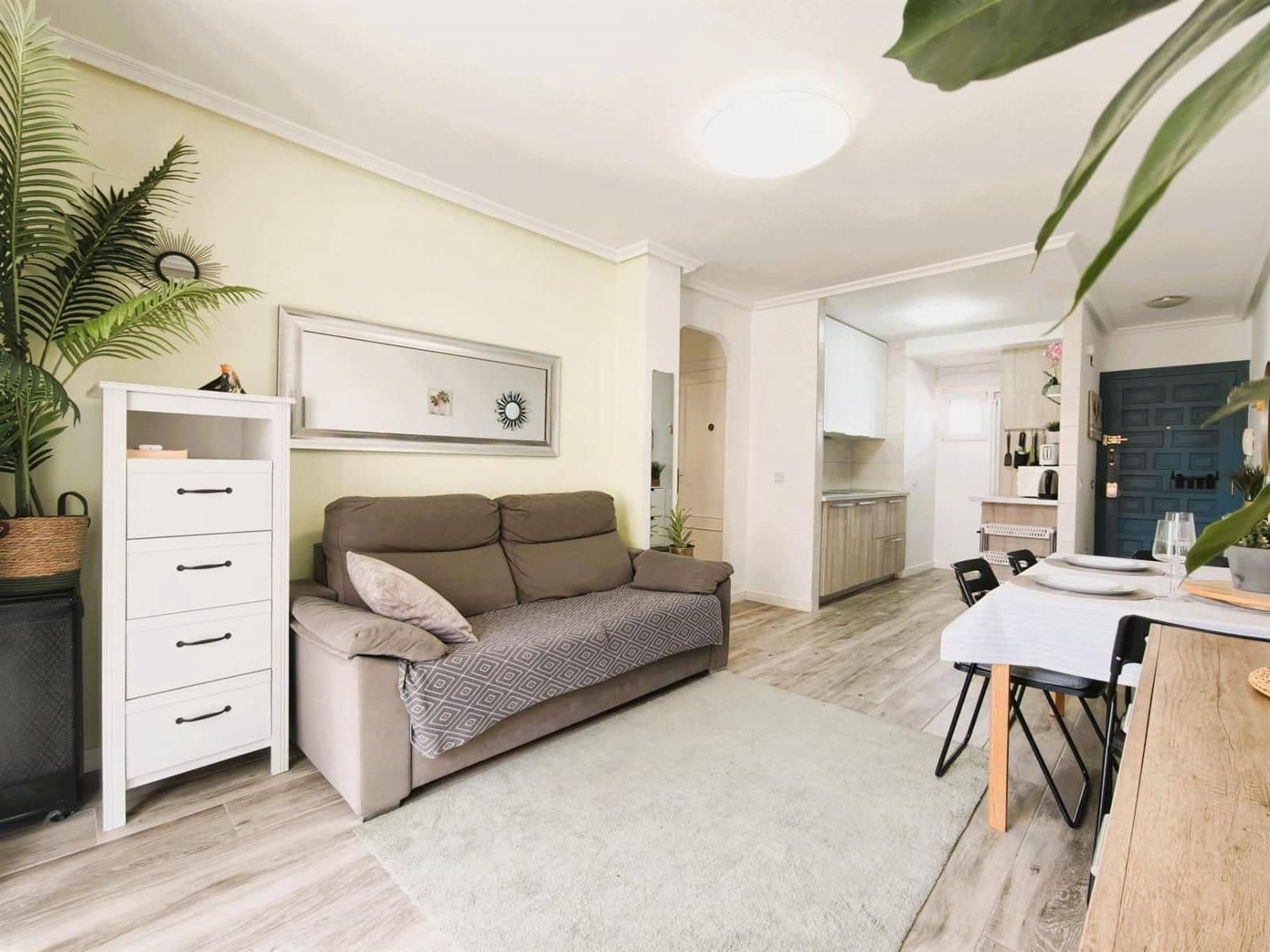 2 soverom Leilighet til salgs i Torrevieja med svømmebasseng garasje - € 169 900 (Ref: 9909004)