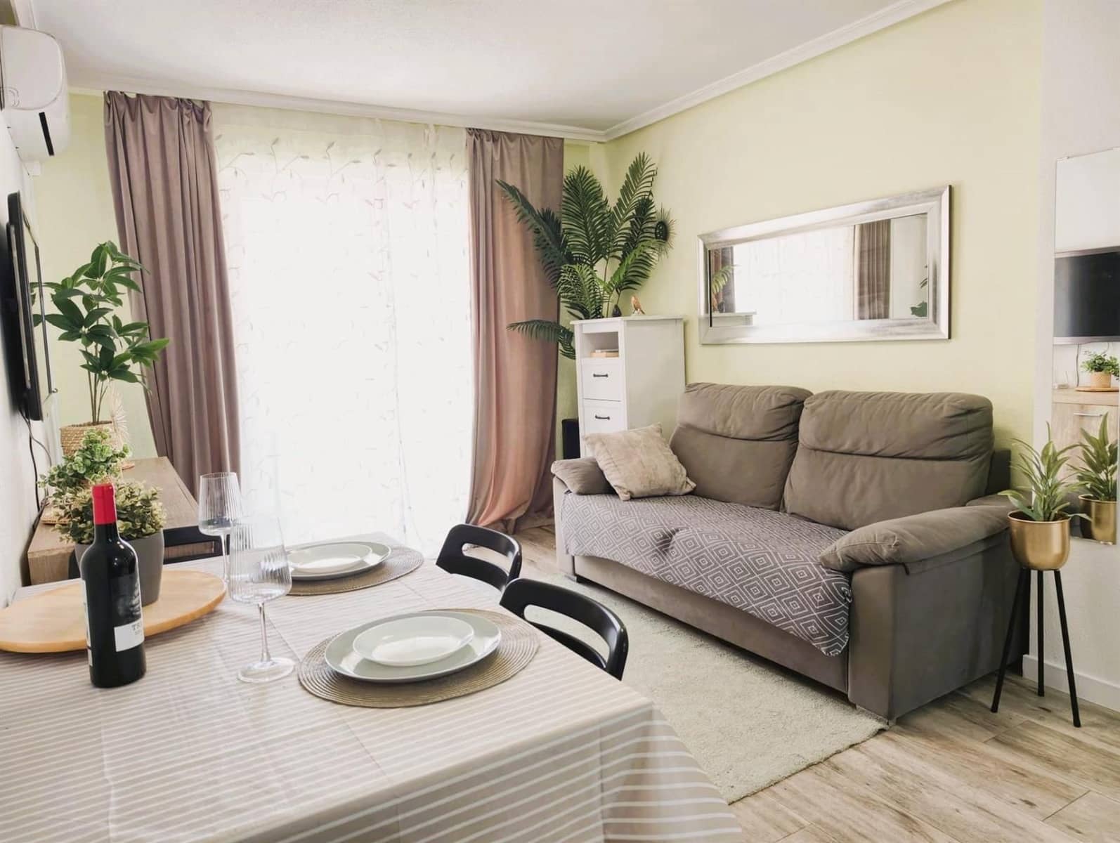 2 soverom Leilighet til salgs i Torrevieja med svømmebasseng garasje - € 169 900 (Ref: 9909004)